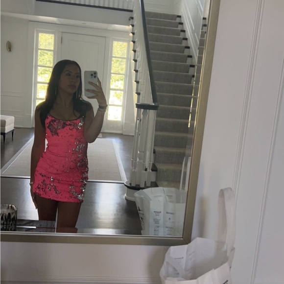 Meet your Posher, Gabriella - Picture 1 of 1